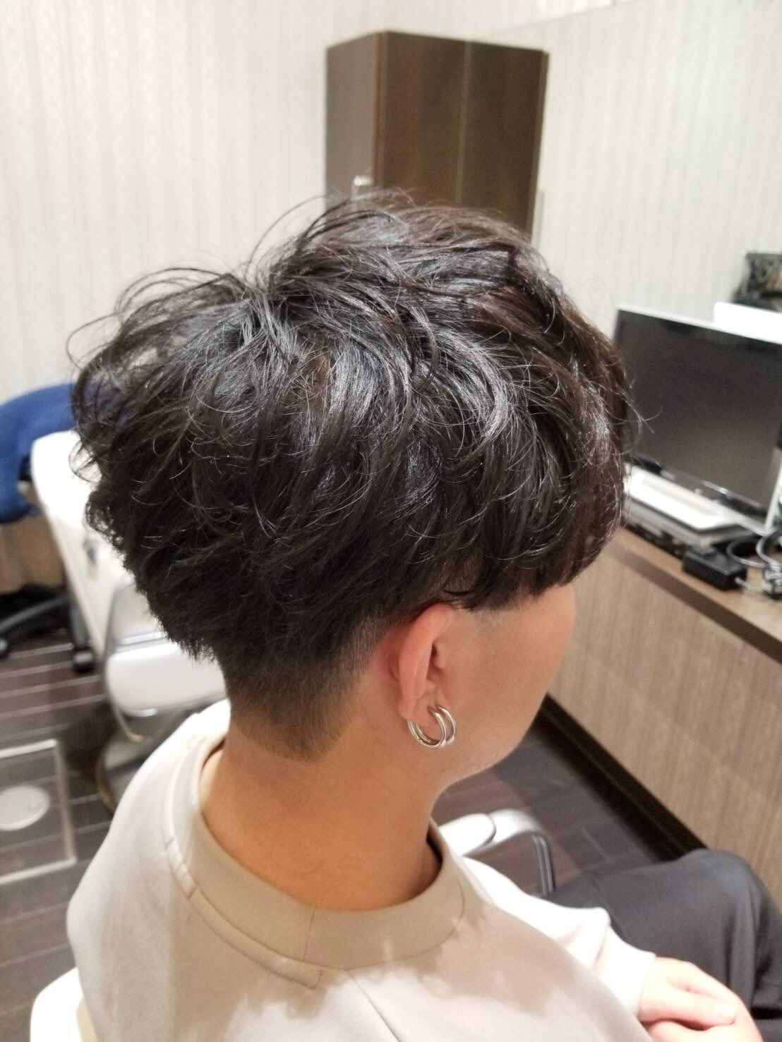 【パーマを活かしたマッシュショートスタイル】